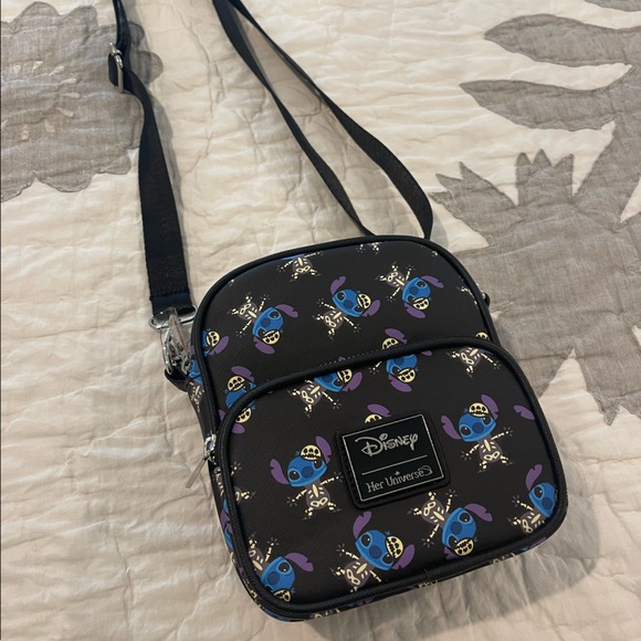 Disney Her Universe AOP Lilo & Stitch - Skeleton Stitch Crossbody - Picture 15 of 15